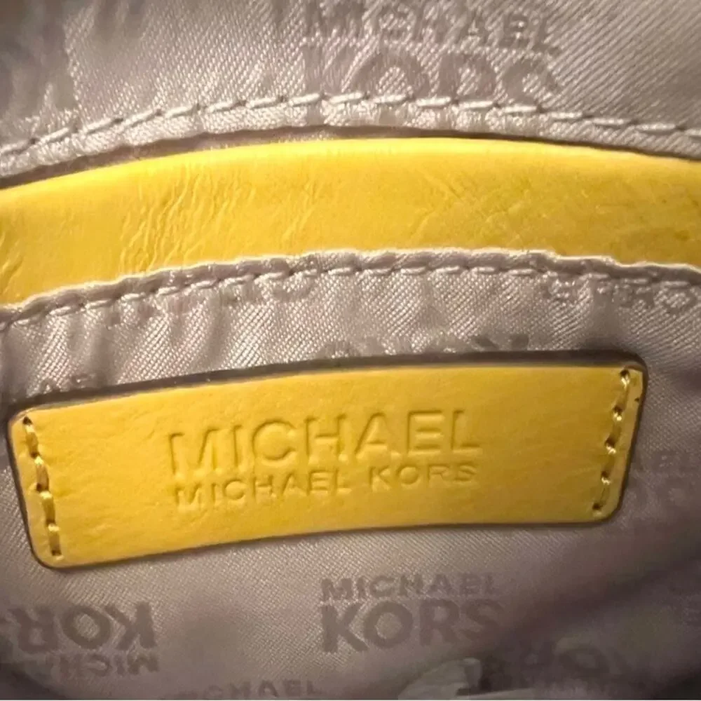 NEW MICHAEL KORS Wristlet Signature Tan & Brown Yellow Trim FAST SHIP 681-23